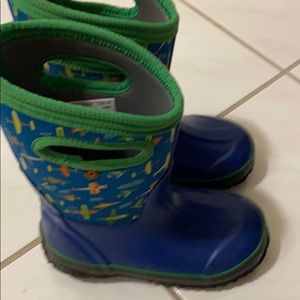 Cute boys bogs size 13 boots from Nordstrom!